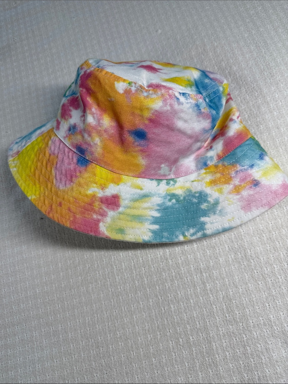 Multicolored tie dye and white reversible cotton bucket hat